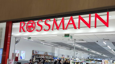 Rossmann oszalał i wyprzedaje po 99 groszy. Dzisiaj jest sens odebrać