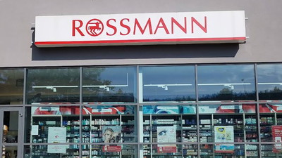 Rossmann wystawił przecenione kosze. 2,99 zł zamiast 39,99 złotych