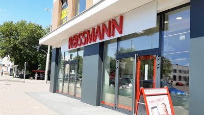 Rossmann pozbywa się dwóch rzeczy za darmo. Do odbioru przy kasie