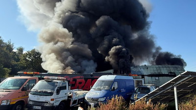 Pożar ogromnej hali pod Warszawą. Są nagrania