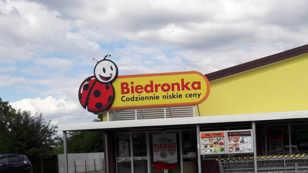 Biedronka oszalała i rozdaje za darmo przy wejściu
