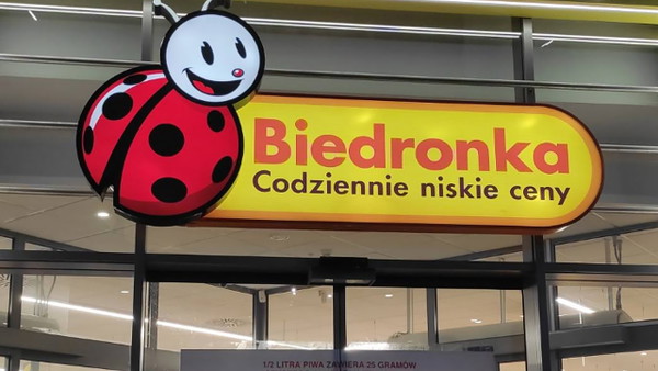 Biedronka ma najtaniej. 9,99 zł zamiast 39,99 zł na promocji