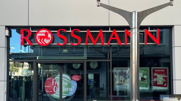 Dzisiaj koniec. Rossmann część osób wkurzył, innych zachwycił darmową kasą