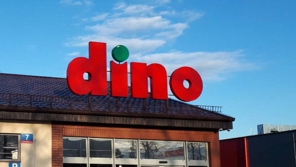 Dino wyprzedaje taniej, niż wodę. 1,19 zł za jedną butelkę