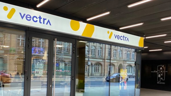Vectra pod ścianą. Zgadza się na ten zapis na umowie