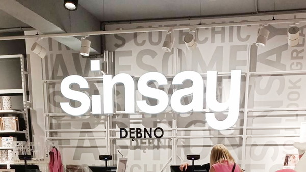 Promocja w Sinsay zatrzęsła klientkami, jak nigdy. 55 zł zamiast 139 złotych