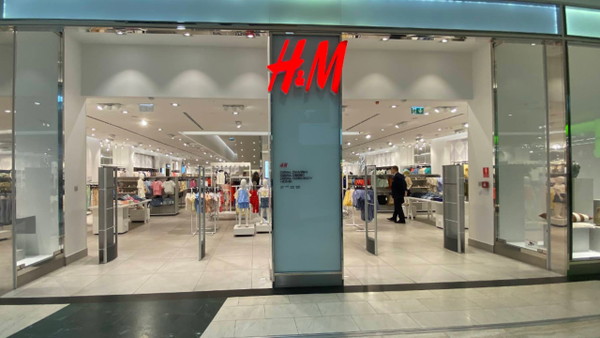 H&M wprowadził nową kolekcję narciarską. Dziewczyny zachwycone