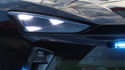 „Nikt poza policją tym nie jeździ.” Widzisz światła tego samochodu? To policja