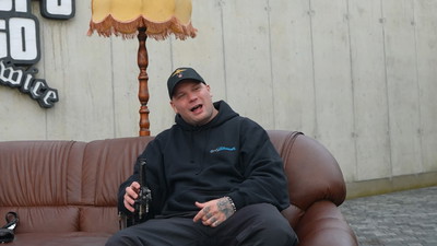 Budda wrócił do tworzenia filmów. Chce za to pieniądze