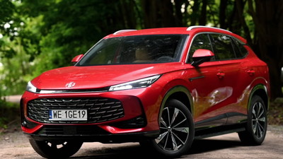 Chiński, duży SUV MG w świątecznej promocji. Cena o 30 tysięcy w dół