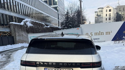 Range Rover z wyjątkowymi ukraińskimi tablicami rejestracyjnymi na polskich drogach
