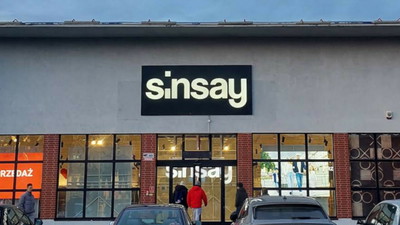 Sinsay. Niby po Sylwestrze, a dziewczyny biegną, bo przecena na 17 zł