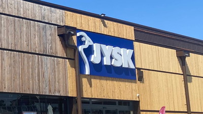 Jysk obniża cenę na popularną sofę. Teraz 850 złotych za 3-osobową