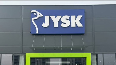 Stoi w wielu mieszkaniach, a Jysk przecenia na 100 zł