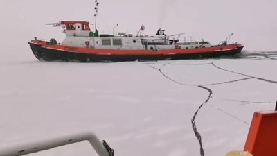 Wody Polskie walczą z lodem. Potężne lodołamacze rozgryzły Odrę i Wisłę przed nadejściem roztopów