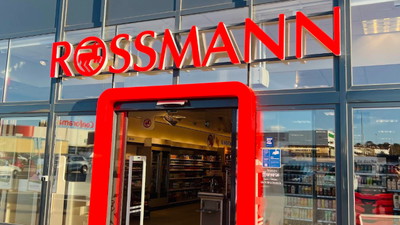 Rossmann miał wprowadzić limity. 2 na osobę i dostępny tylko „spod lady”