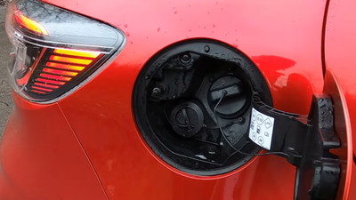 Renault Clio tanieje na 66 tysięcy złotych. Benzyna od razu z instalacją LPG