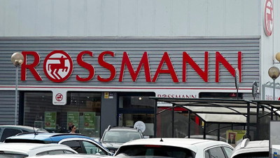 Rossmann dał kosze przy wejściu. 99 groszy zamiast 8,99 zł skusiło wiele osób