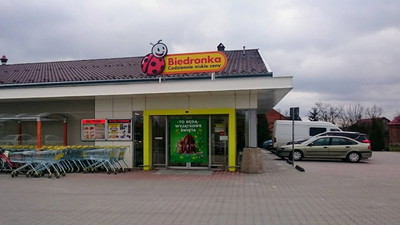 Biedronka dołączyła do walki. Od jutra za 1,39 zł będzie się dało zrobić porządny zapas