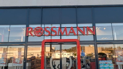Bierzcie przy kasie. Rossmann pozbywa się po 49 groszy