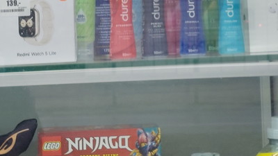 Niecodzienny widok w lombardzie. Obok WD-40 leżały… produkty Durexa