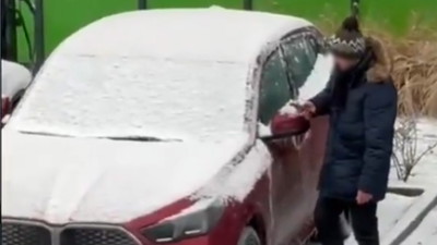 Kupił elektryczne BMW i został nagrany. Nagranie niesie się po sieci i wywołuje śmiech