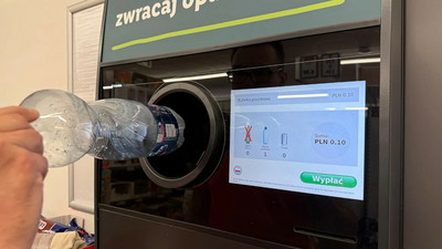Rekord w systemie kaucyjnym. Klient Auchan w Nowym Sączu oddał 523 butelki