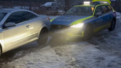Nowe Volvo dla policji nie wytrzymało nawet tygodnia. Internauci pękają ze śmiechu