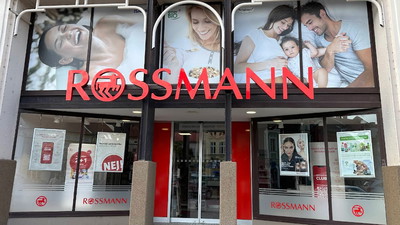 Wielka wyprzedaż perfum w Rossmann. Hitowe zapachy przecenione z 75 na 22 złote