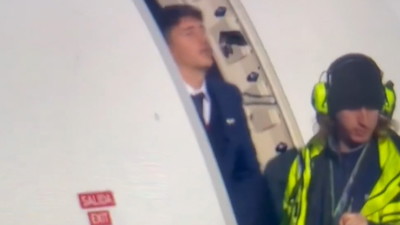 Reakcja stewarda mówi wszystko. Lądowanie w Poznaniu po koczowaniu w Dubaju