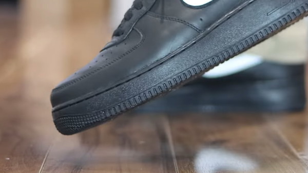 Pozbywają się butów Nike Air Force 1. Cena spadła na 259 zł