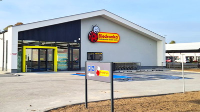 Biedronka pozbywa się całych zestawów po 99 groszy. Są przy wejściu