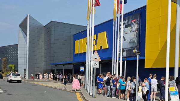 Ikea je wystawiła przed kasami za 999 zł. Normalnie kosztują 2199 zł