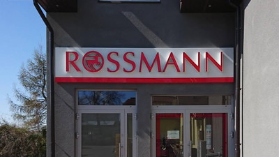 Wystarczyło poczekać 2 tygodnie. Rossmann zrobił na nie czerwone cenówki