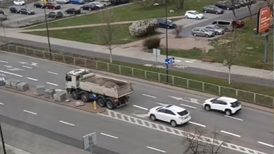 Absurdalna sytuacja w Warszawie. Stali w korku, którego tak naprawdę nie było