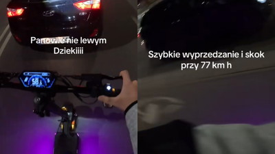 Chłopak na hulajnodze siedzi na zderzakach samochodów. Chwali się takim wyprzedzaniem
