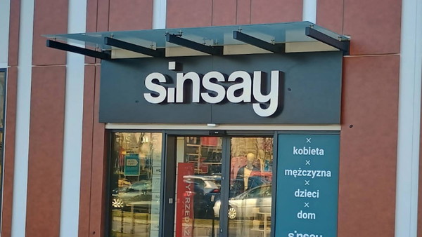 Sinsay sprzedaje za 26,99 zł. Zrobili swój zamiennik o wiele taniej