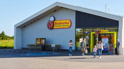 Zaskoczeni klienci biorą całe siaty. Wchodzi po 74 groszy, bo złączyły się dwie promocje