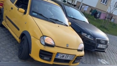 Dwa samochody i jedno miejsce parkingowe? To możliwe, ale…