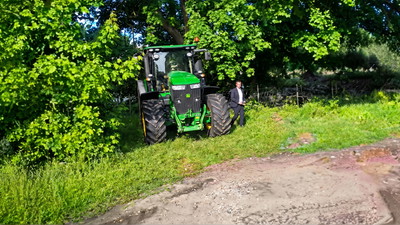 Uczeń przyjechał na maturę traktorem. Koledzy nie mogli uwierzyć