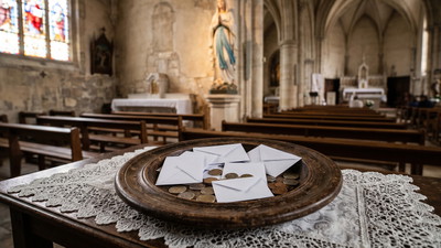 Skandal podczas komunii. Dzieci mają przynieść pieniądze, które otrzymały