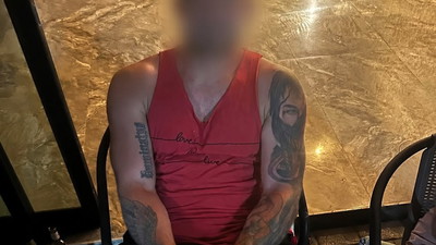 Adrian Polak zatrzymany w Tajlandii. Policja zakuła go w kajdanki