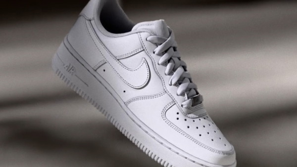 Przyszła pora na wymianę znoszonych. Akurat Nike Air Force 1 są przecenione o 29%