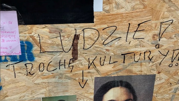 Sąsiad wierci nieprzerwanie od 8:00. Mieszkańcy się wkurzyli i pokłócili w windzie