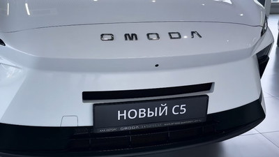 Omoda 5 po liftingu trafia do salonów. W Polsce sobie jeszcze poczekamy