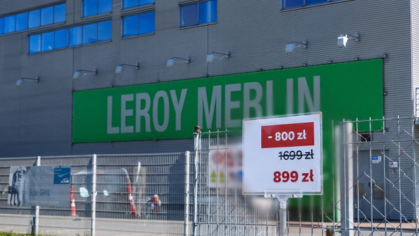 Działkowcy robią szturm na Leroy Merlin. Promocja na huśtawkę z moskitierą