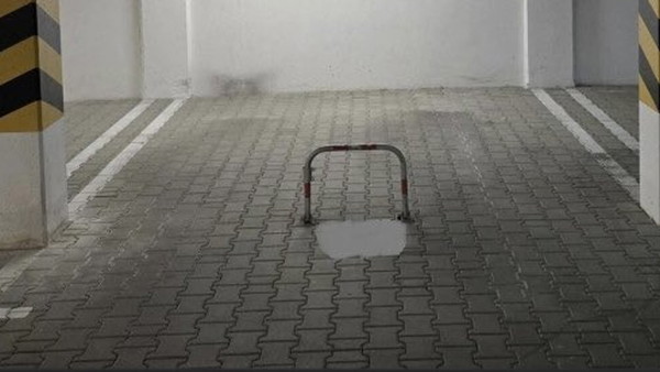 Kupił miejsce postojowe pod blokiem. Teraz będzie miał darmowe pieniądze co miesiąc