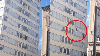 Wyrzucili lodówkę przez okno z 9. piętra.
