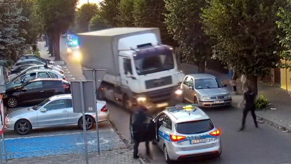 Obława na kierowcę ciężarówki. Policja goniła go przez całe miasto. Są nagrania