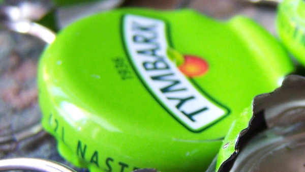 Kapsle Tymbark wróciły. Jest „JD – jest dobrze”, czy nawiązanie do utworu Fagaty